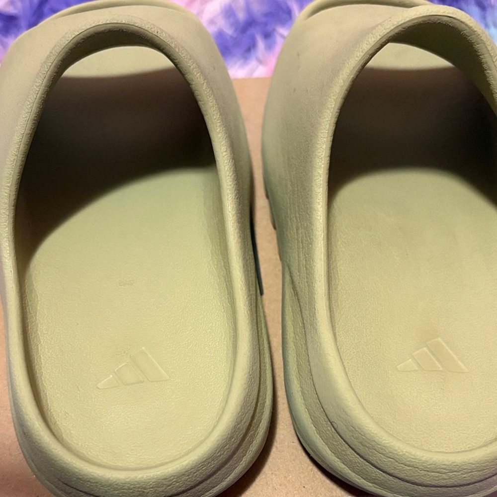 Adidas Kids YZY Slide in Light Green - Picture 3 of 9